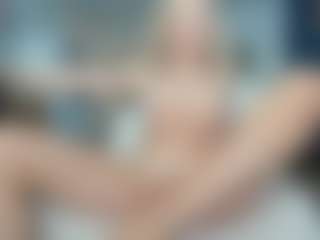 Live cam show with Nikki - Brown Eyes Blonde Hair on Camsoda