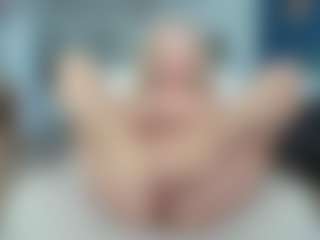 Live cam show with Nikki - Blonde Hair MILF on Cam Slut