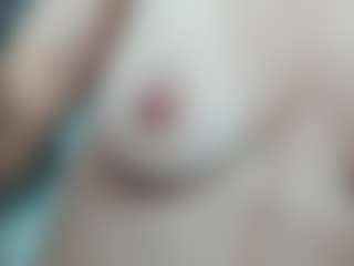Live cam show with Nikki - Hairy Pussy MILF on sexytreat.net