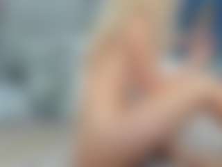 Live cam show with Nikki - Hairy Pussy MILF on Camiplay Live