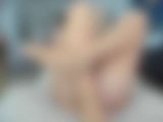 Live cam show with Nikki - Hairy Pussy MILF on StripNow