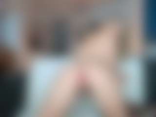 Spettacolo in cam dal vivo con Nikki - Small Tits su Camsoda