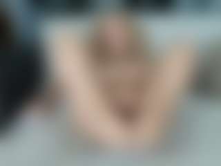 Nikki MILF webcam performer live streaming