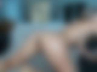 Live cam show with Nikki - Lush MILF on live.xbliss.ai