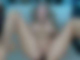Live cam show with Nikki - Fingers on Camsoda