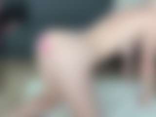 Live cam show with Nikki - Blowjob on SinfulBabes
