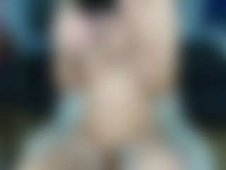 Nikki MILF webcam performer live streaming