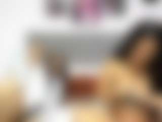 Live cam show with Alexaa-evans - Flashing on Mixed Magazine Live