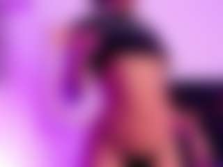 Live cam show with Samara - Small Tits on AdultVida.com