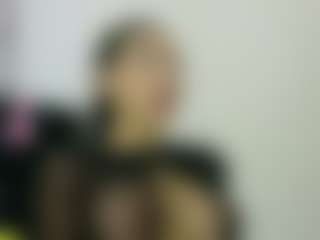 Live cam show with Samara - Ebony Petite on Camsoda