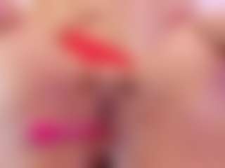 Live cam show with hannnasmith - Bedroom on CamSodaAdn