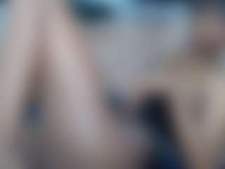 Live cam show with Nisha-Lee - Ebony Petite on livesuperchat.net