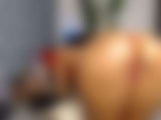 Live cam show with Sexy-Alma - Spank Black on Cam Slut