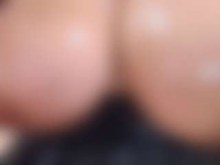 Live cam show with AnabellaThompson - Facial on Camsoda