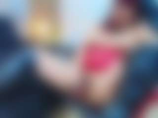 AnabellaThompson MILF webcam performer live streaming