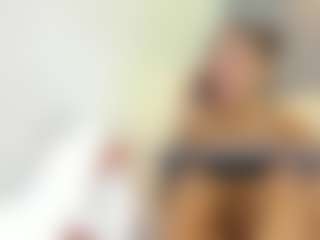 Live cam show with Elisa Castrillon - Shaved Pussy on Adult Interactions