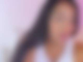 Live cam show with Elisa Castrillon - Natural on StripNow