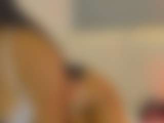 Live cam show with Elisa Castrillon - Squirt on madthumbs