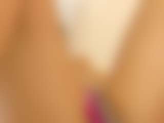Live cam show with Elisa Castrillon - Petite on madthumbs