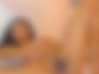 Live cam show with Elisa Castrillon - Shaved Pussy on Camsoda