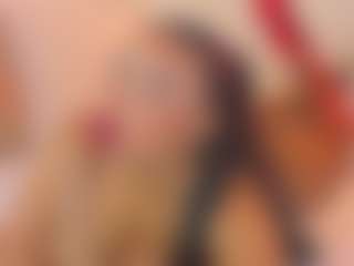 Live cam show with Elisa Castrillon - Petite on Camsoda