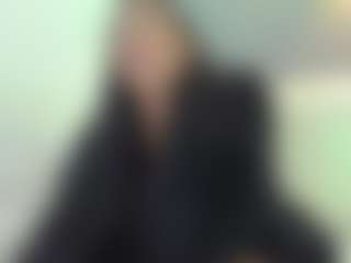 Live cam show with Elisa Castrillon - Petite on Camsoda
