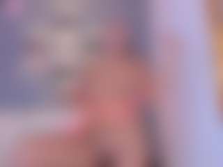 Live cam show with Elisa Castrillon - Wet on hotwifechat.live
