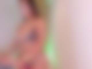 Live cam show with Elisa Castrillon - Brown Eyes on Camming Site