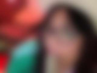 Live cam show with miacanelaxo - College Curvy on Livezox