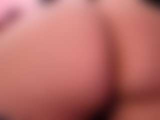 Live cam show with miacanelaxo - Gagging on Camsoda