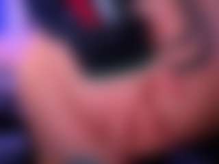 Live cam show with miacanelaxo - Brown Hair on thefappeningchat.com
