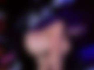 Live cam show with YarethRouss - Drinking on Camming Site