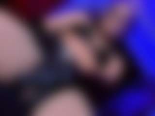 Live cam show with YarethRouss - Small Tits on livesuperchat.net