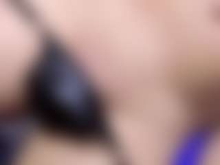 Live cam show with YarethRouss - HD on Camsoda