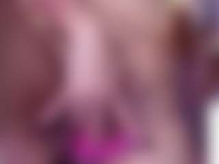 Live cam show with Good Girl - Striptease Latina on liverealitysex.com