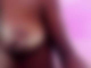 Live cam show with anamyle22 - Living Room on Camsoda