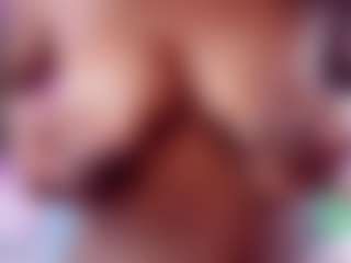 Live cam show with anamyle22 - Living Room on Camsoda