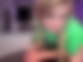 Live cam show with Laura Tate - Blonde Hair Petite on Gym Cam Girls