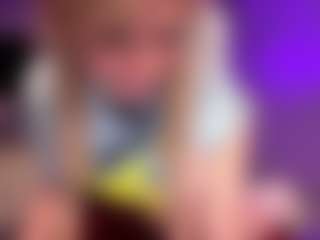 Live cam show with Laura Tate - Bedroom on Soda Cam