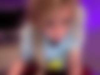 Live cam show with Laura Tate - Bush on Hubzter Live