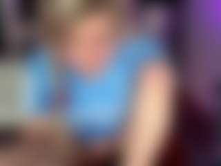 Live cam show with Laura Tate - Toys on StripNow
