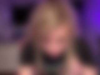 Live cam show with Laura Tate - American Petite on WildCum | united states