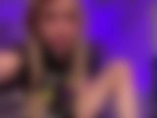 Live cam show with Laura Tate - Blow on Camsoda