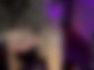 Live cam show with Laura Tate - Busty on Camming Site