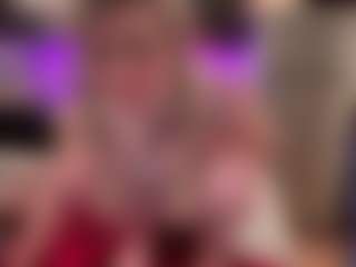 Live cam show with Laura Tate - Blonde Hair Big Tits on StripNow