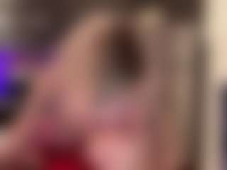 Live cam show with Laura Tate - Blonde Hair Curvy on Camsoda