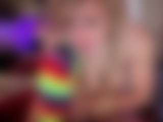 Live cam show with Laura Tate - Shaved Pussy on Camsoda