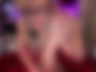 Live cam show with Laura Tate - Cum on Camming Site