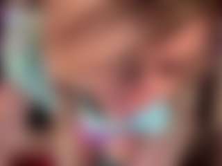 Live cam show with Laura Tate - Big Tits on Camsoda