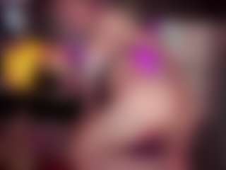 Live cam show with Laura Tate - Riding on livesuperchat.net